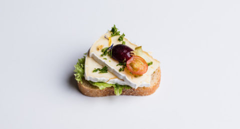 Canapé mit Brie